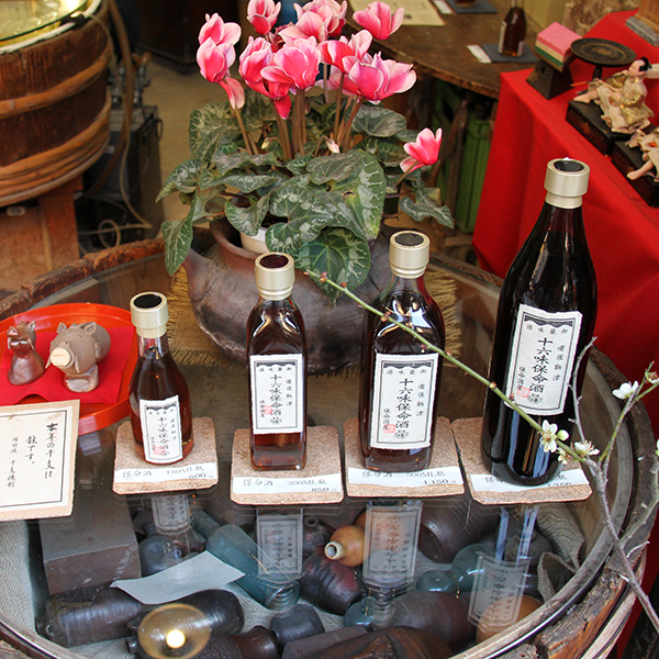 Houmei Liquor Store (Tomo Sake Brewing)